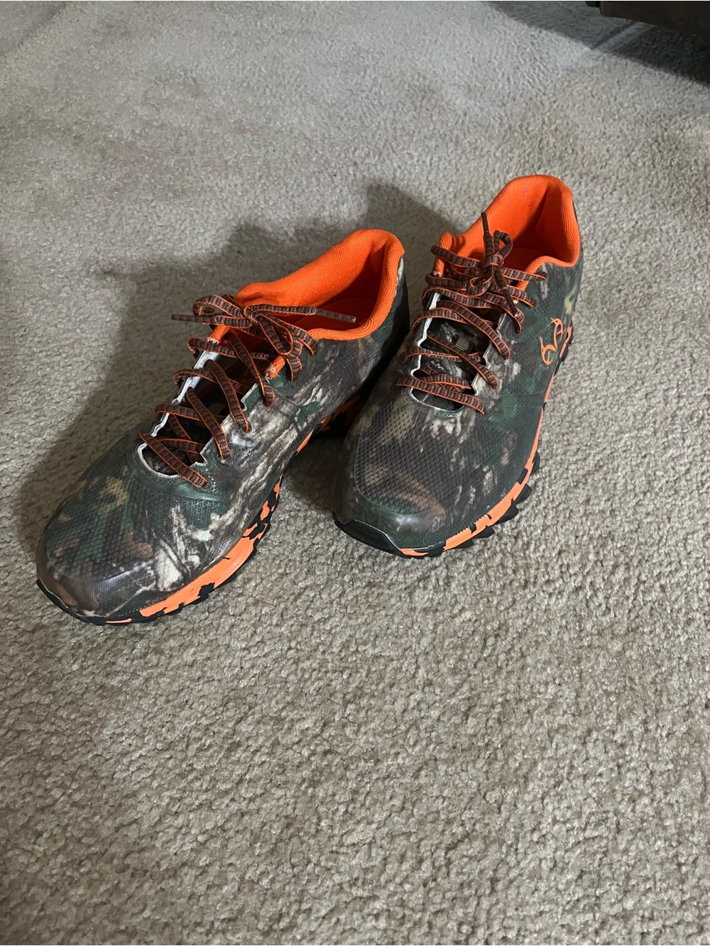 Men's Realtree Camouflage Trail Sneakers with Orange Accents 9.5M